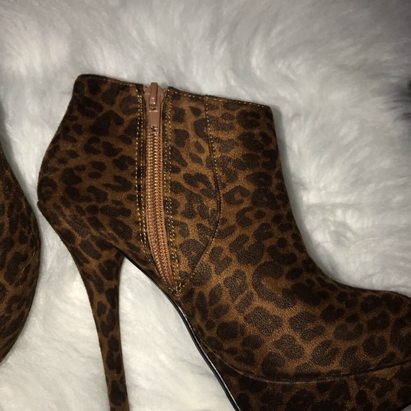 Cute ankle bootiesππHPππ - Picture 7 of 8